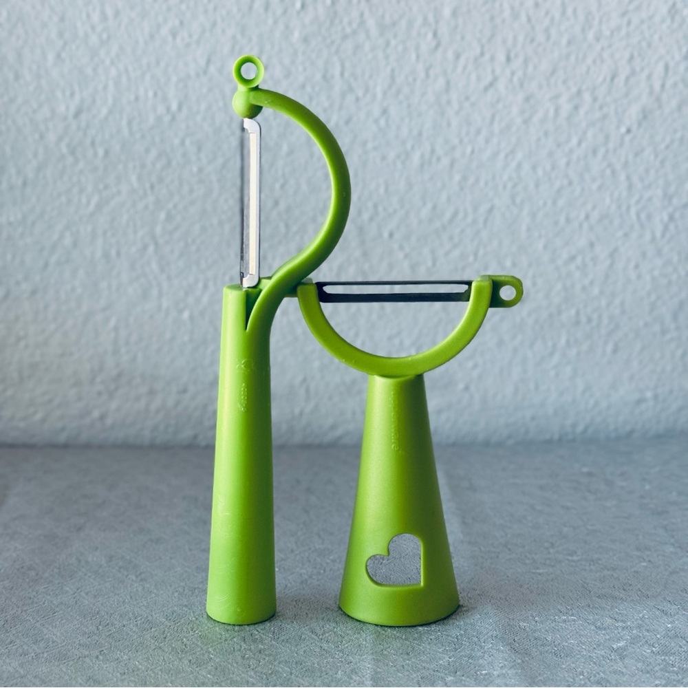 Tupperware Green Peeler Set